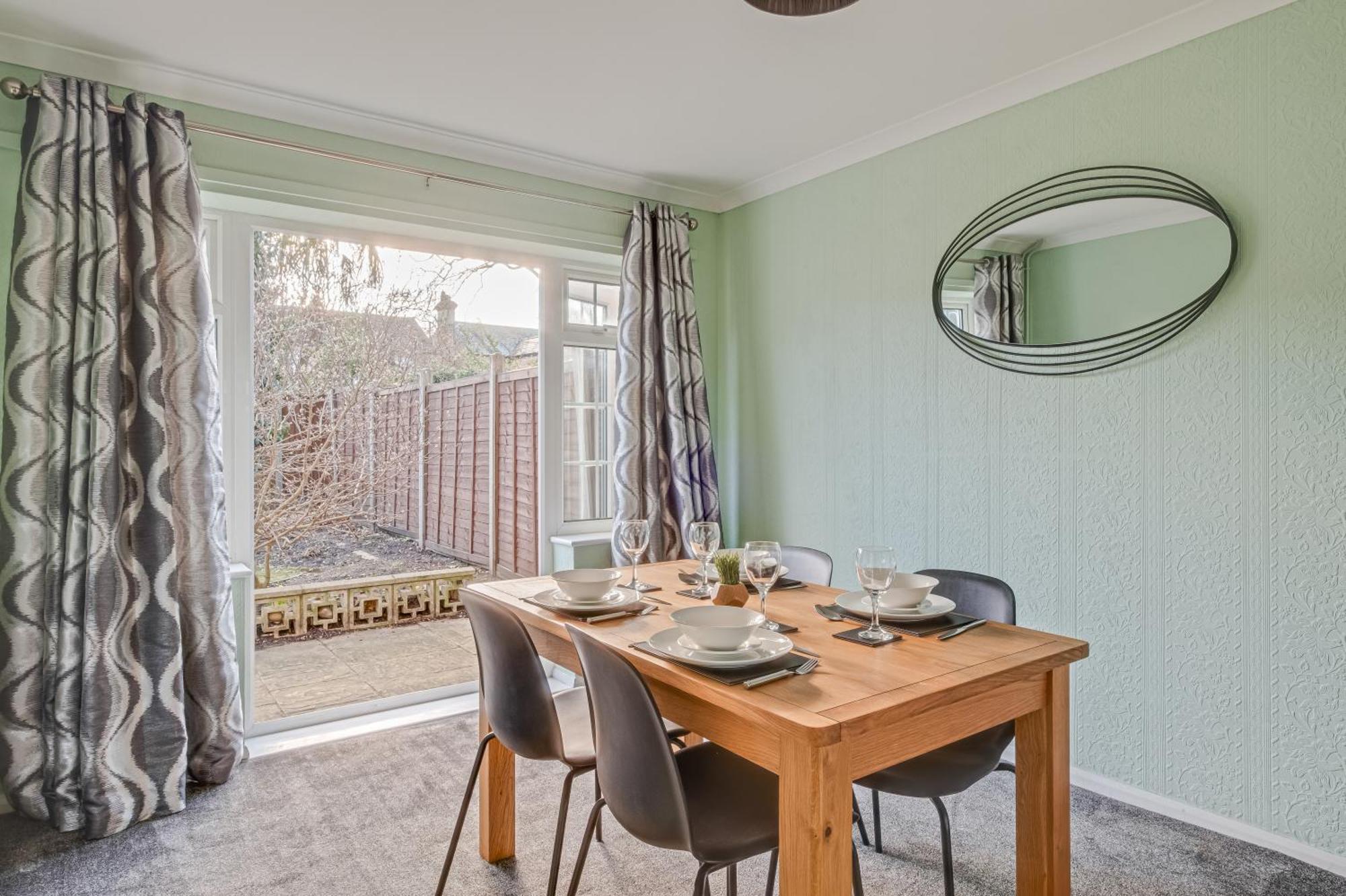 Comfy And Freshly Redecorated Home By Our Home Short Stays Close To Town Centre With Free Parking Bedford Exterior foto