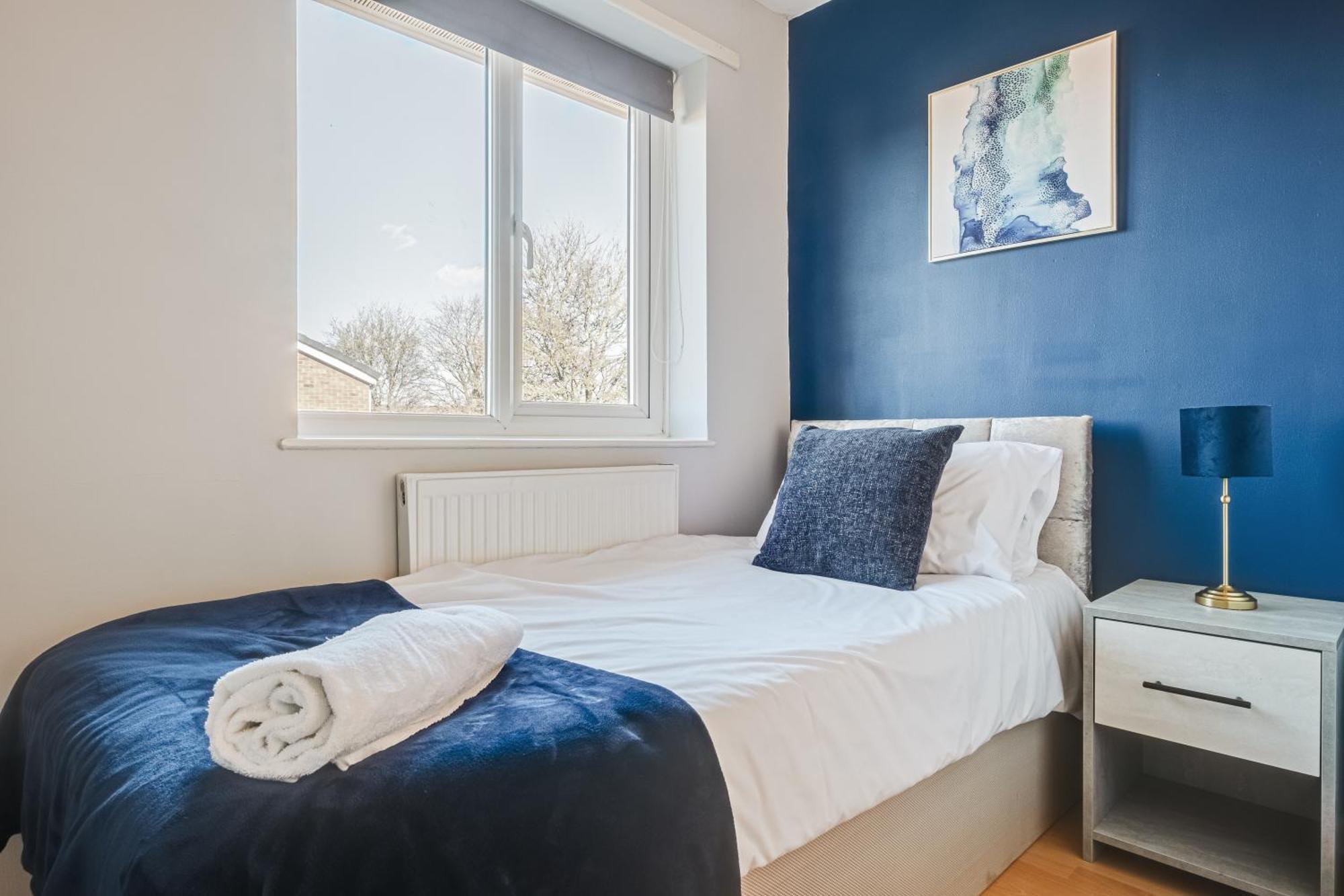 Comfy And Freshly Redecorated Home By Our Home Short Stays Close To Town Centre With Free Parking Bedford Exterior foto